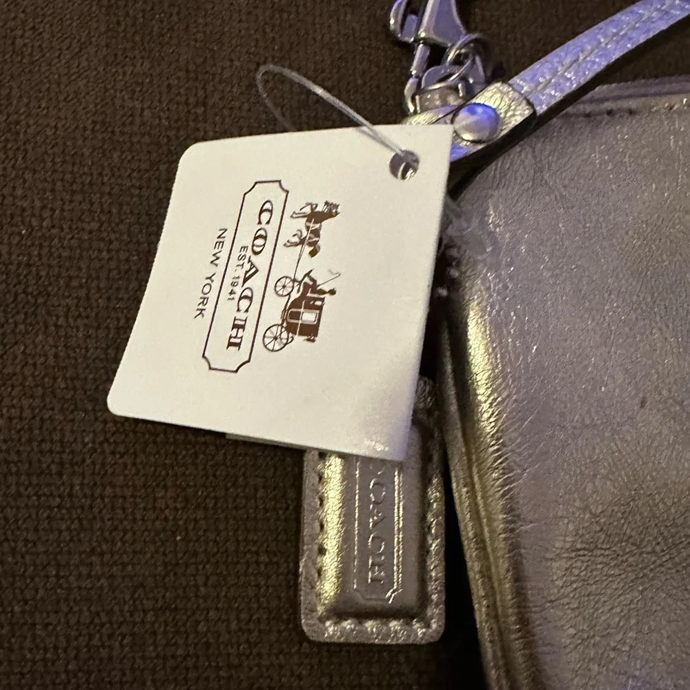 Coach wristlet NWT gold‎